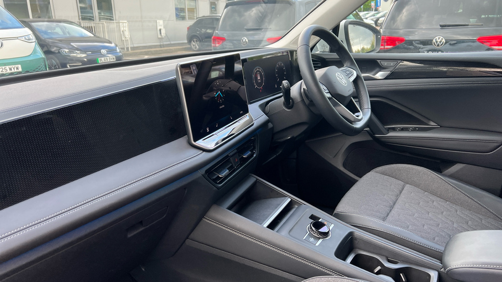 Volkswagen Tiguan Tiguan 1.5 Etsi Life Dsg ET24HCE White #2