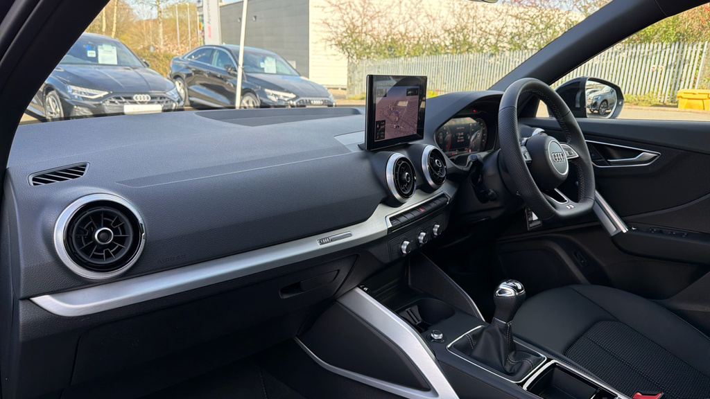 Audi Q2 Audi Q2 Black Edition 35 Tfsi 150 Ps 6-Speed GN26VWF Blue #2