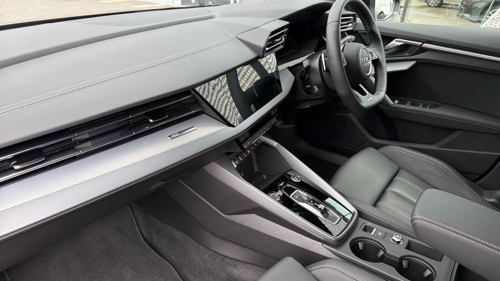 Audi A3 A3 35 Tfsi S Line S Tronic DG25WWK Black #2