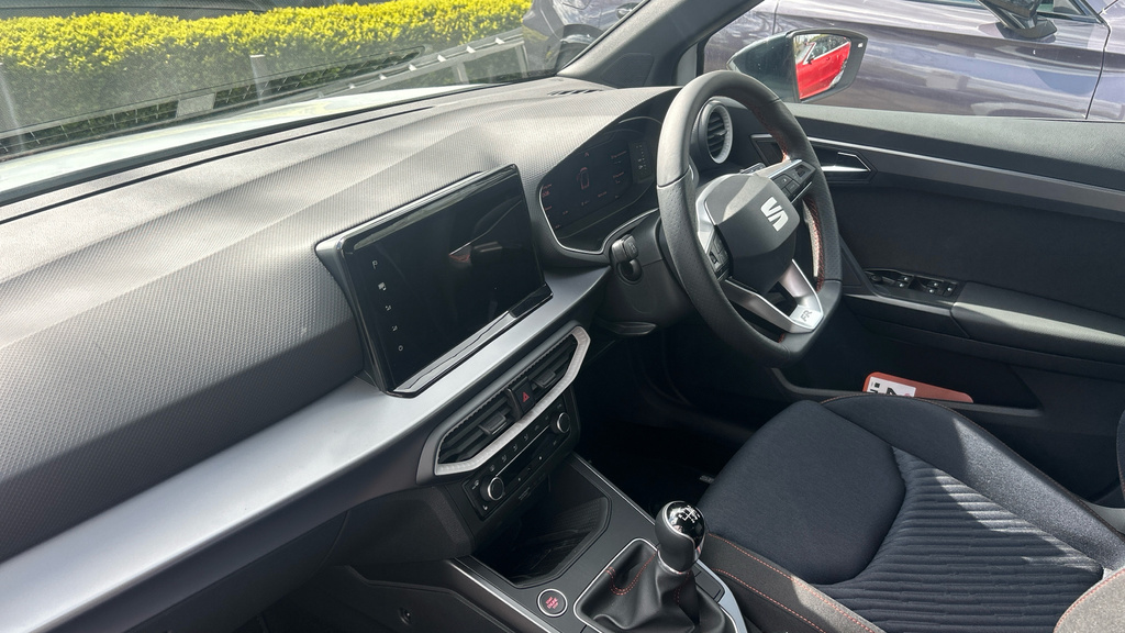 Seat Arona Arona 1.0 Tsi 115 Fr Black Edition KW75SHJ White #2