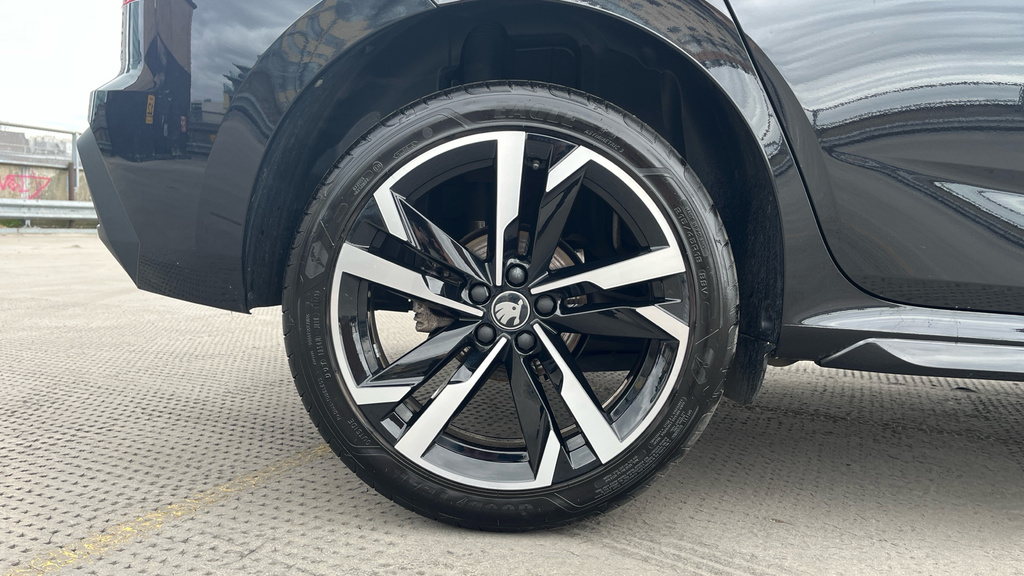 Skoda Kamiq Kamiq 1.5 Tsi Monte Carlo Edition Dsg DC25CKJ Black #5