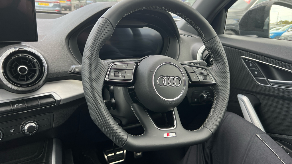 Audi Q2 Q2 35 Tfsi Black Edition S Tronic KS25XHV Blue #2
