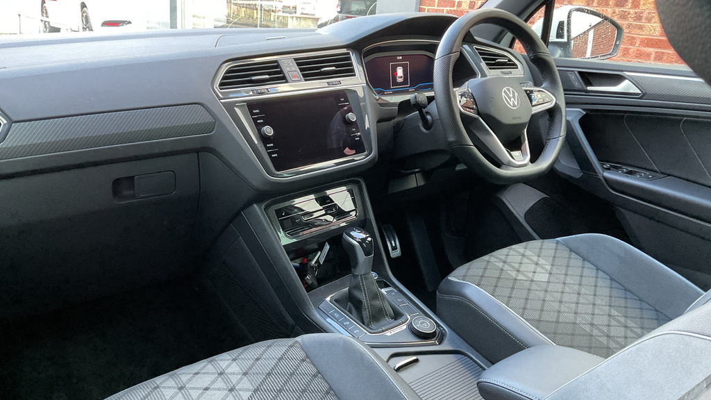 Volkswagen Tiguan Tiguan 2.0 Tdi 4Motion R-line Dsg CA22UWP White #2