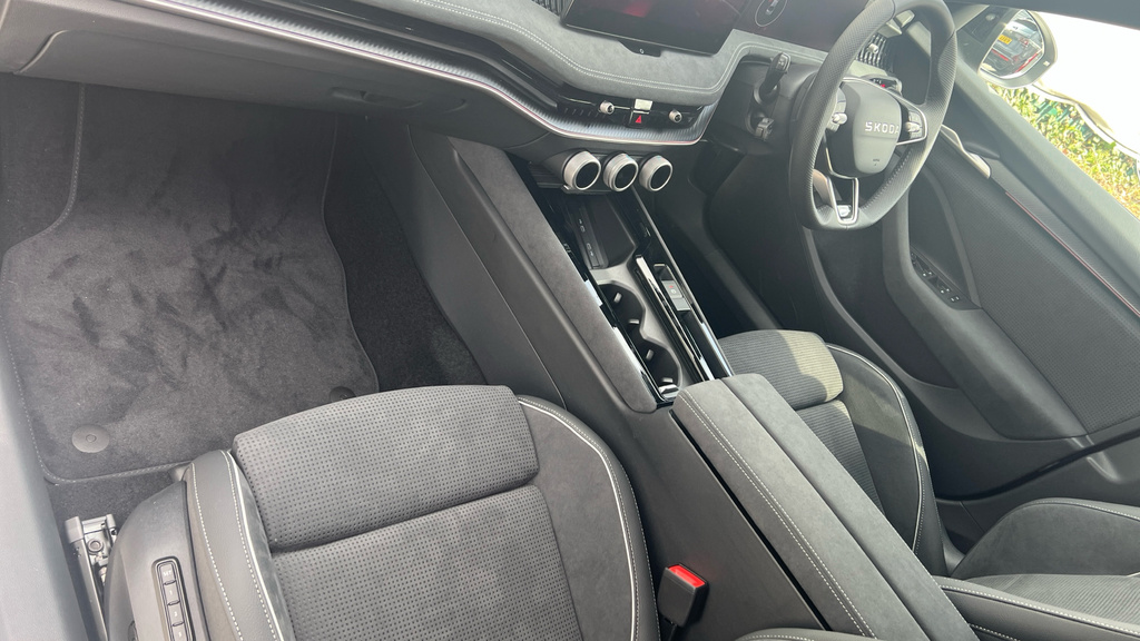 Skoda Superb Skoda Superb Hatchback 1.5 Tsi E-tec Sportline KM26XPW Black #2