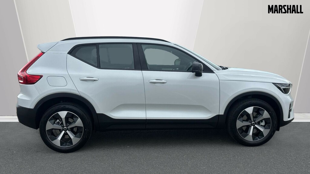 Volvo XC40 Volvo Xc40 Estate 2.0 B3p Plus Dark FG26BWD White #3