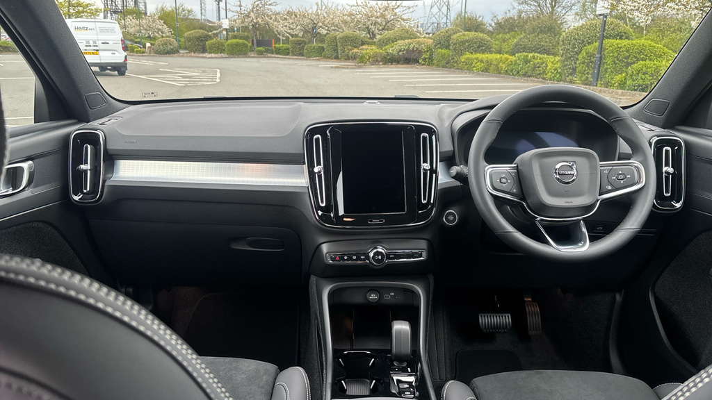 Volvo XC40 Volvo Xc40 Estate 2.0 B3p Plus Dark FG26BWD White #5