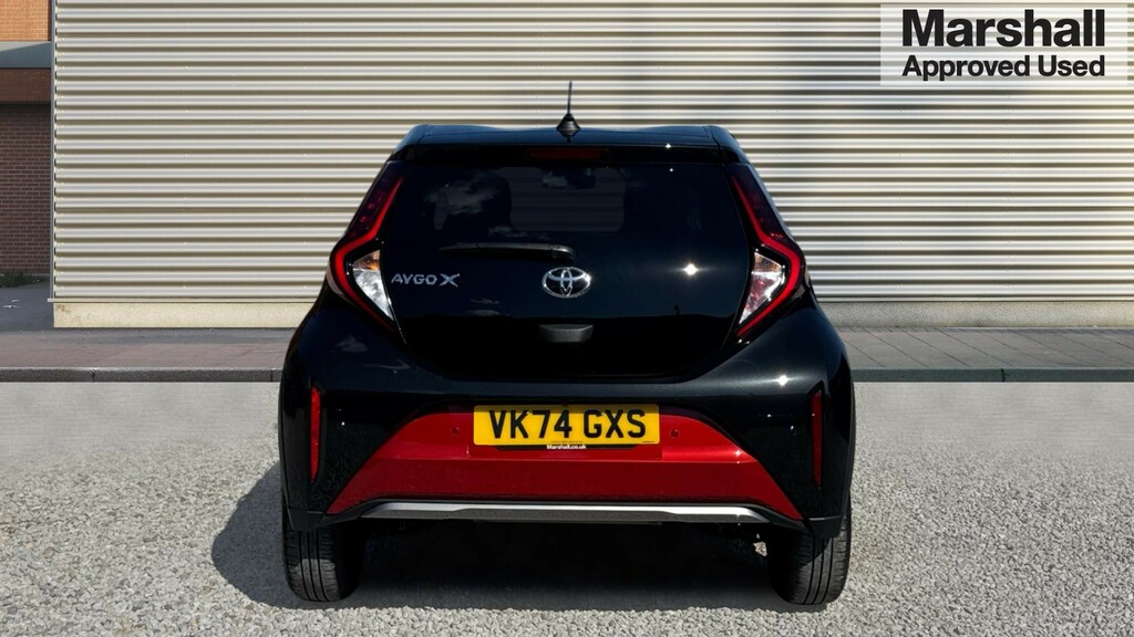 Toyota Aygo X Aygo X 1.0 Vvt-i Exclusive VK74GXS Red #4