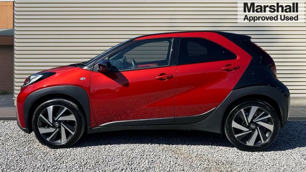 Toyota Aygo X Aygo X 1.0 Vvt-i Exclusive VK74GXS Red #6