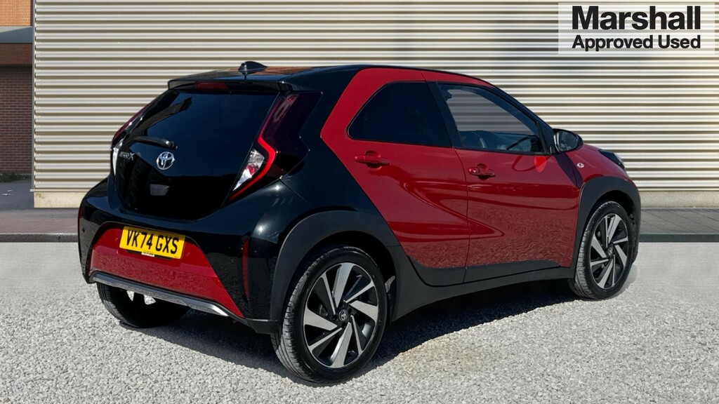 Toyota Aygo X Aygo X 1.0 Vvt-i Exclusive VK74GXS Red #3