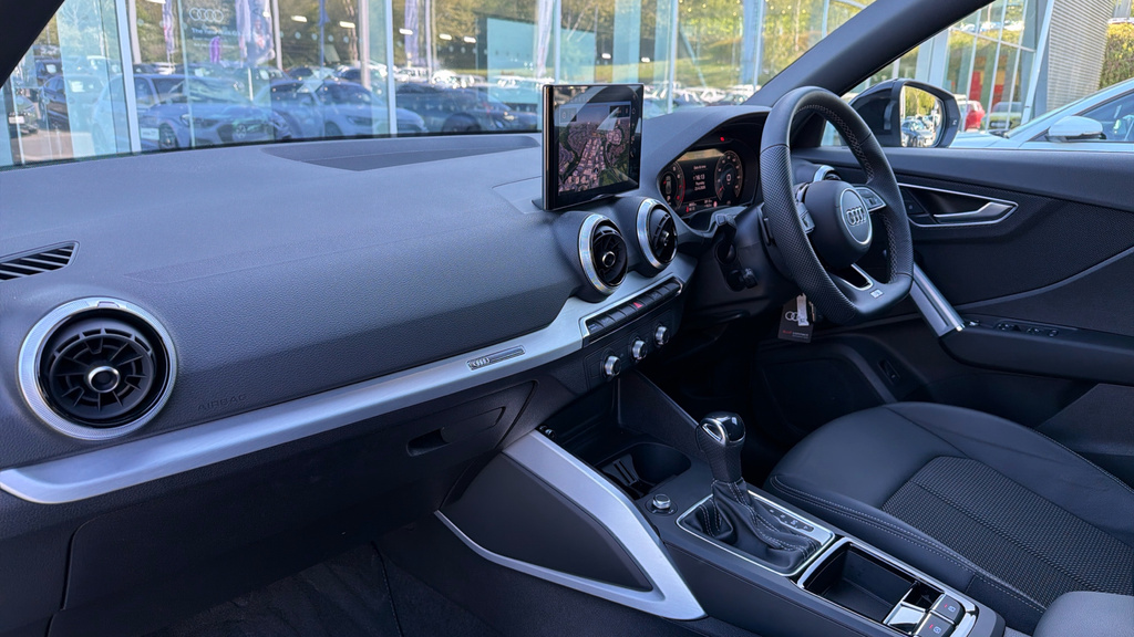 Audi Q2 Q2 35 Tfsi Black Edition S Tronic AO75VDX White #2