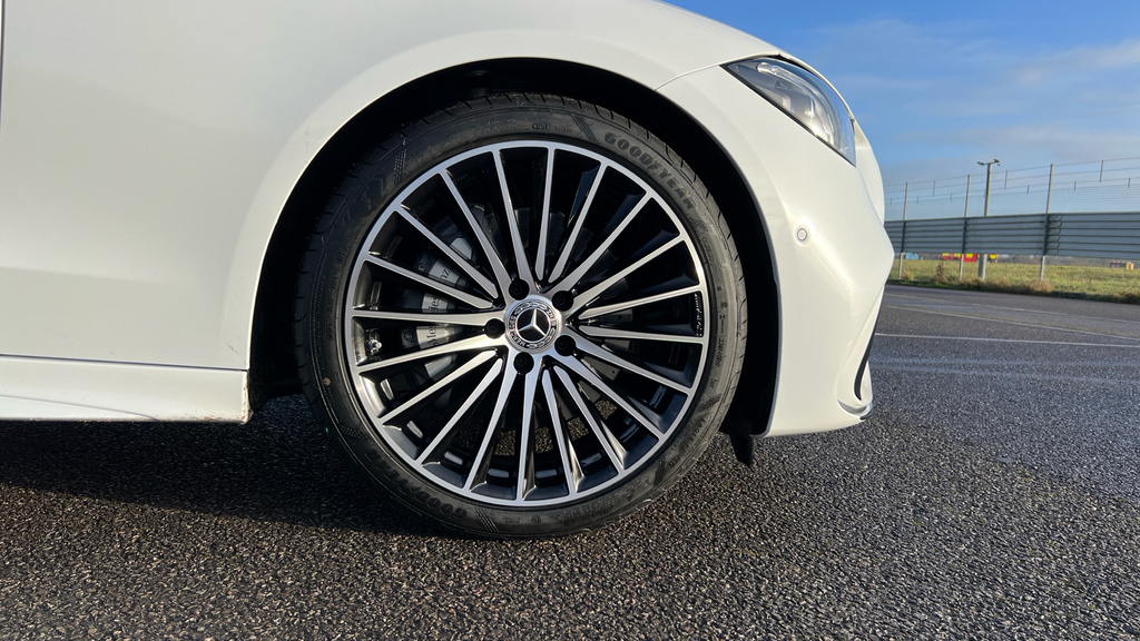 Mercedes-Benz C Class C200 Amg Line Premium Plus Saloon White #5