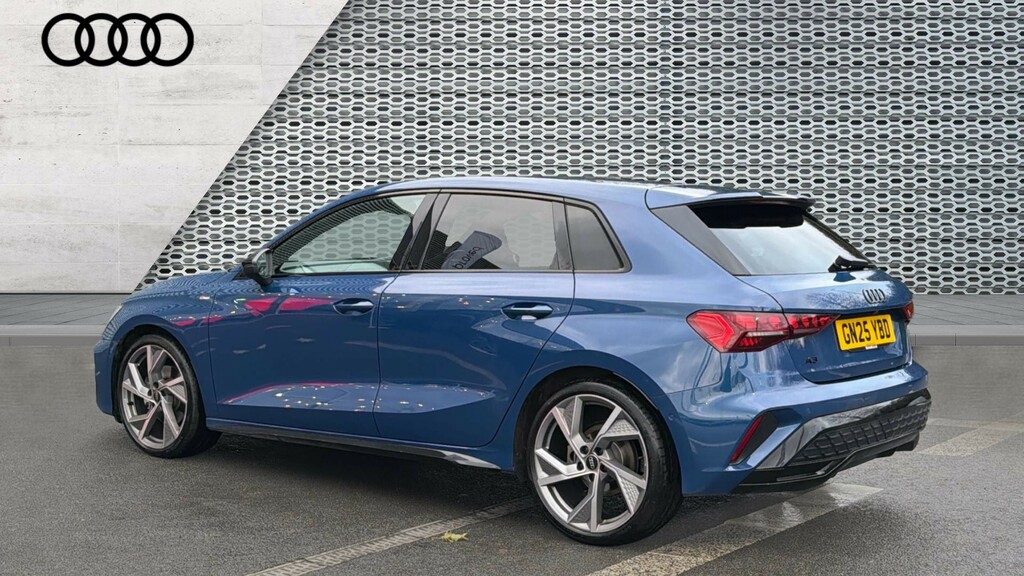 Audi A3 A3 35 Tfsi Black Edition S Tronic GN25YBD Blue #3