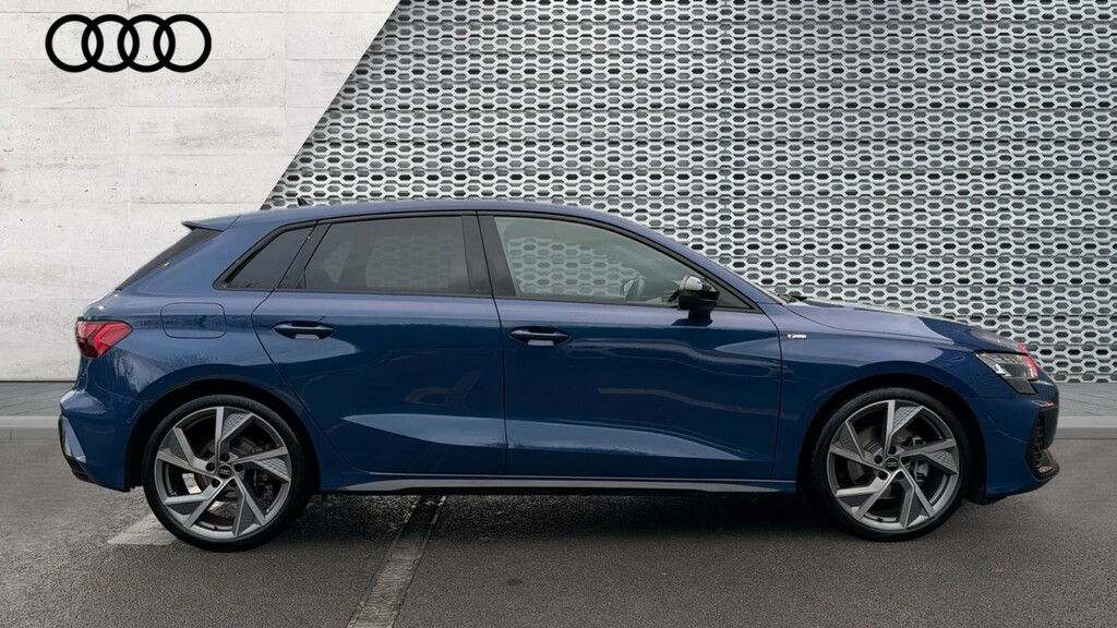 Audi A3 A3 35 Tfsi Black Edition S Tronic GN25YBD Blue #4