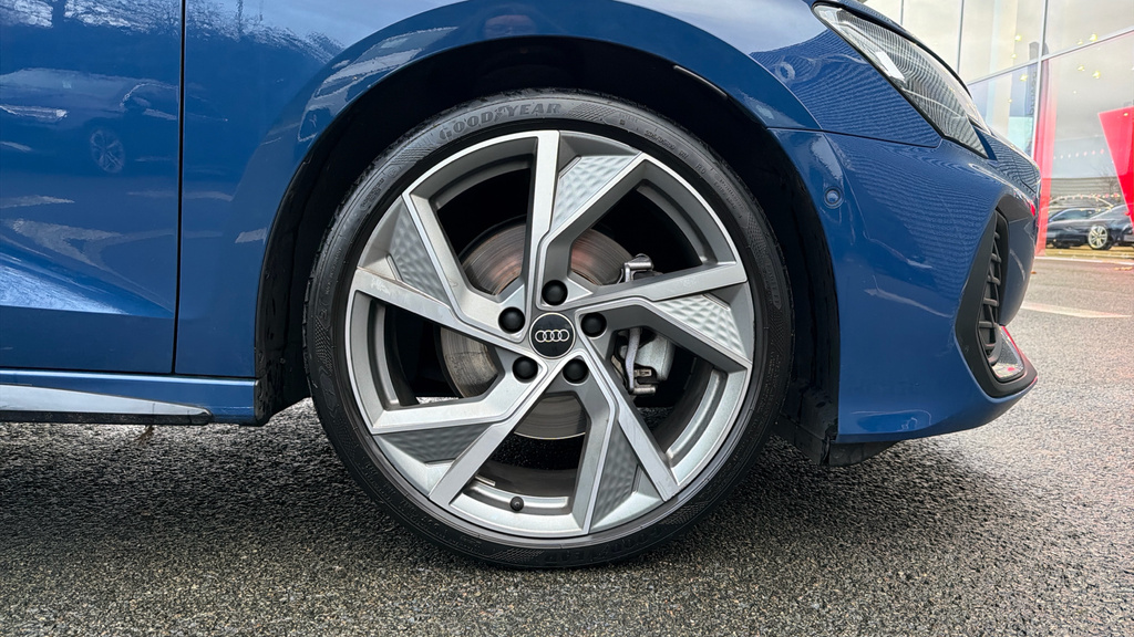 Audi A3 A3 35 Tfsi Black Edition S Tronic GN25YBD Blue #5