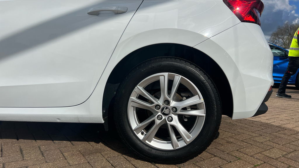 Skoda Fabia Skoda Fabia Hatchback 1.5 Tsi 150 Se L Edition RE26PKD White #5
