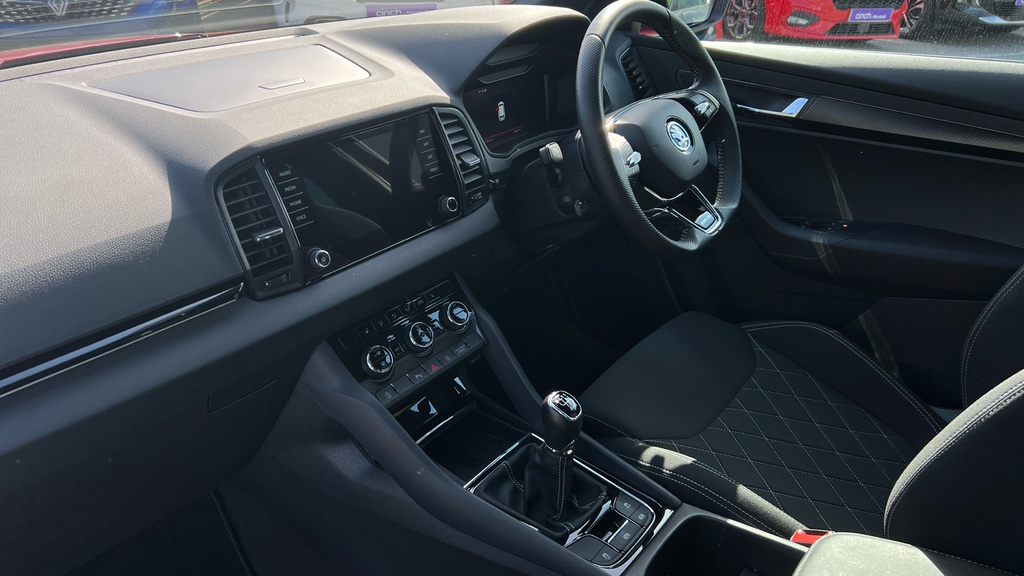 Skoda Karoq Karoq 1.5 Tsi Sportline Red #2