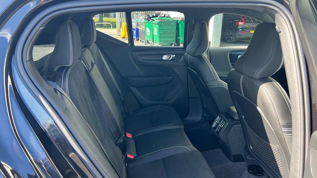 Volvo XC40 Volvo Xc40 Estate 2.0 B3p Plus Black Edition A FE75YUX Black #6