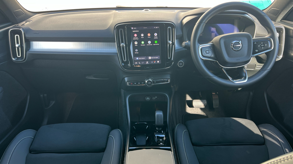 Volvo XC40 Volvo Xc40 Estate 2.0 B3p Plus Black Edition A FE75YUX Black #5