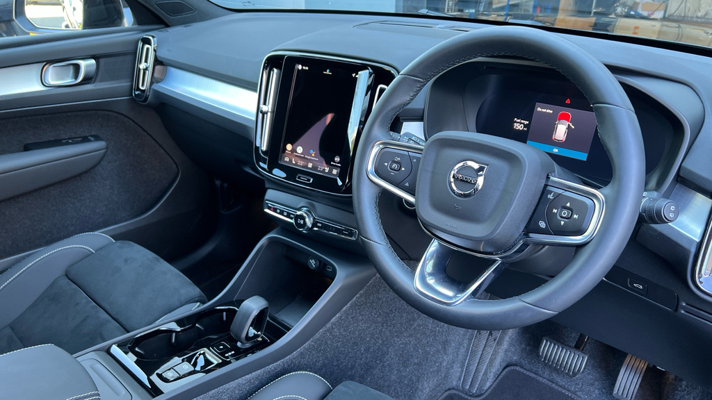 Volvo XC40 Xc40 2.0 B3p Plus Black Edition FE75YFV Black #4