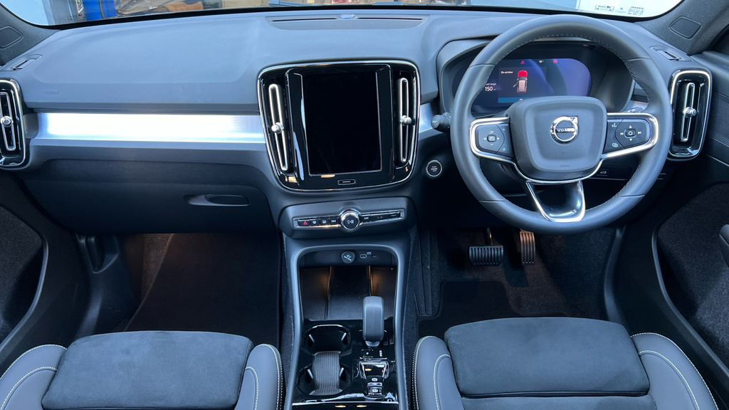 Volvo XC40 Xc40 2.0 B3p Plus Black Edition FE75YFV Black #5