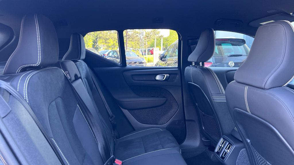 Volvo XC40 Xc40 2.0 B3p Plus Black Edition FE75YFV Black #6