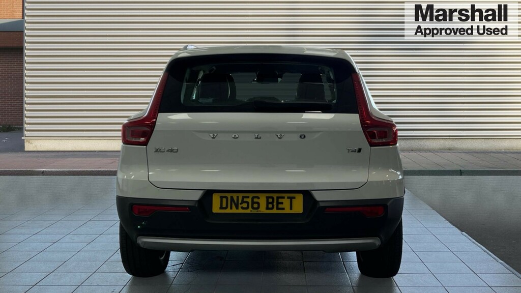 Volvo XC40 Xc40 2.0 T4 Momentum Pro Awd Geartronic DN56BET White #4
