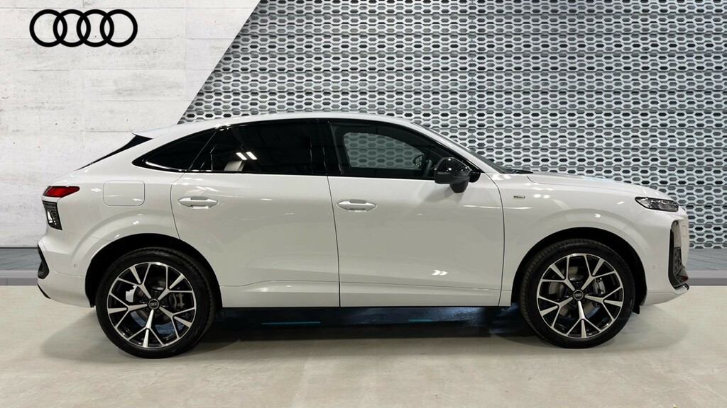 Audi Q3 Audi Q3 Sportback Launch Edition E-hybrid 272 Ps S LV26JSZ White #4