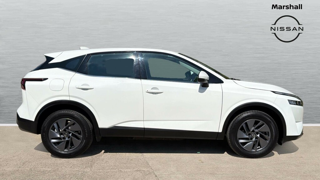 Nissan Qashqai Qashqai 1.3 Dig-t Mh Acenta Premium FV72XEO White #3