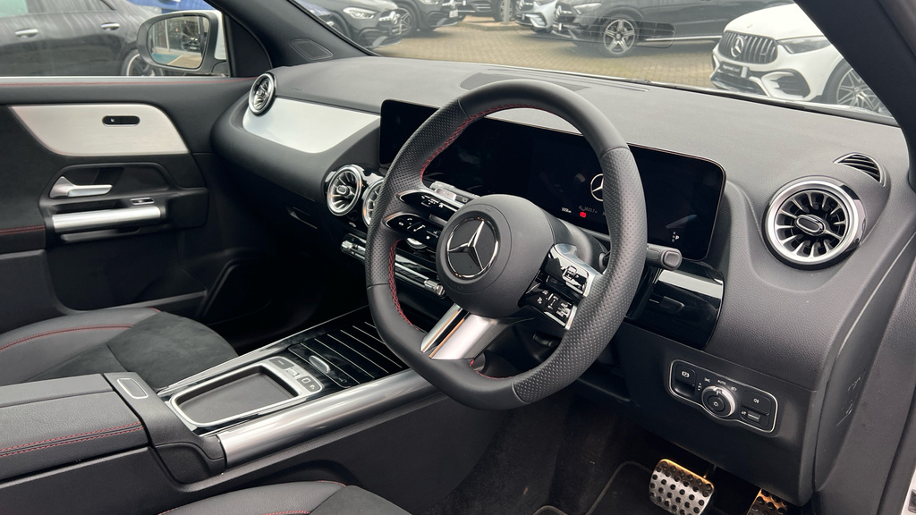 Mercedes-Benz GLA Class Gla 200 Amg Line Executive KK25BZH White #3