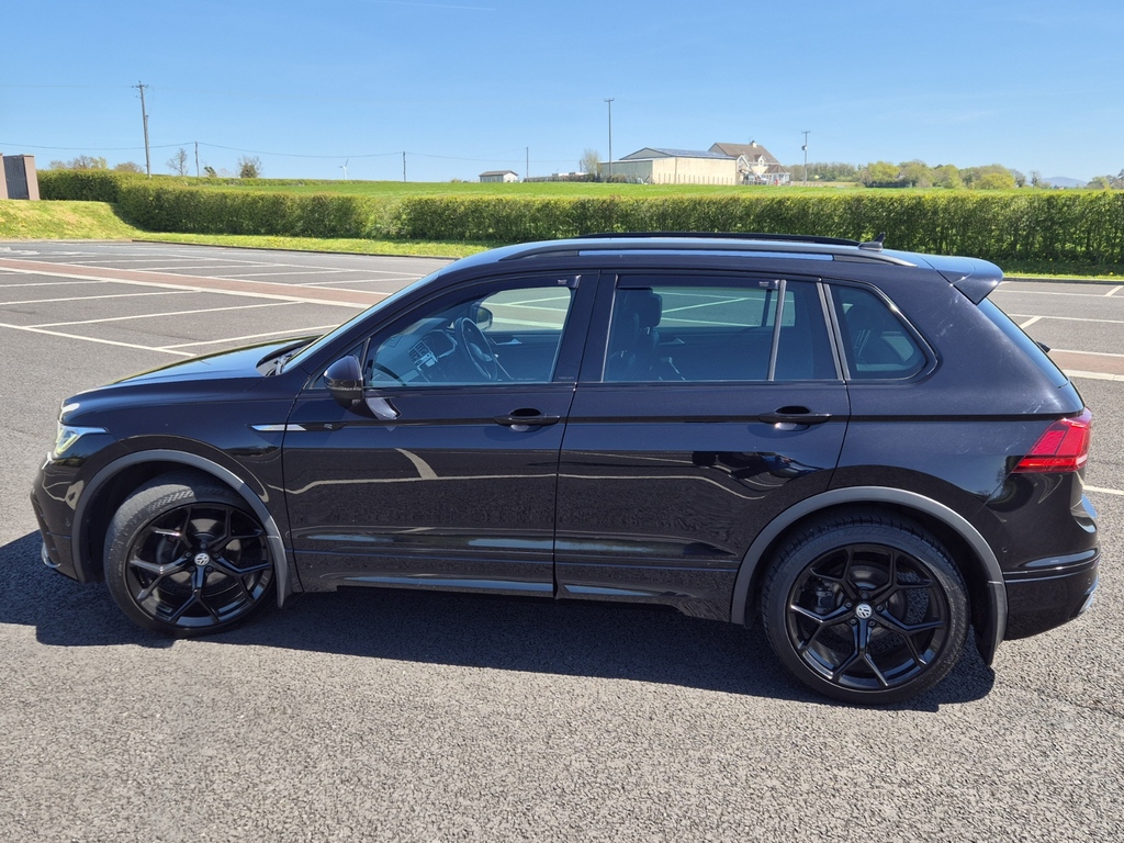Volkswagen Tiguan 2.0Tdi R  Black #2