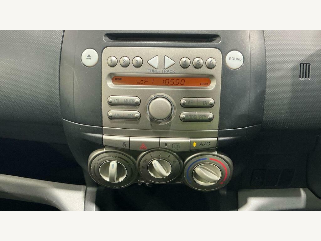 Daihatsu Sirion Hatchback Centenary 2007 Silver #6