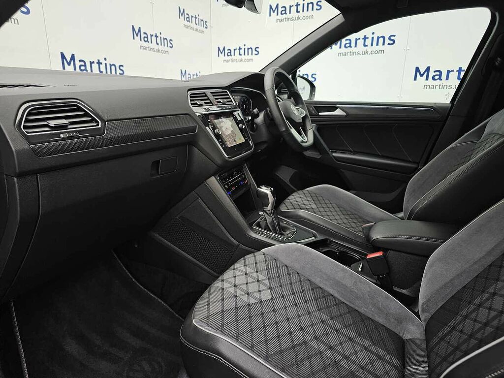 Volkswagen Tiguan 1.5 Tsi 150 R-line Dsg VN73AHU Black #2