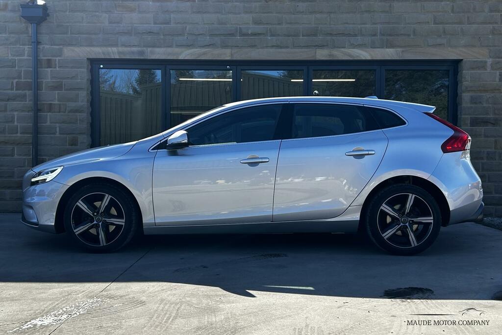 Volvo V40 2.0 T2 R-design Nav Plus Hatchback Manu YE67KRV Silver #3