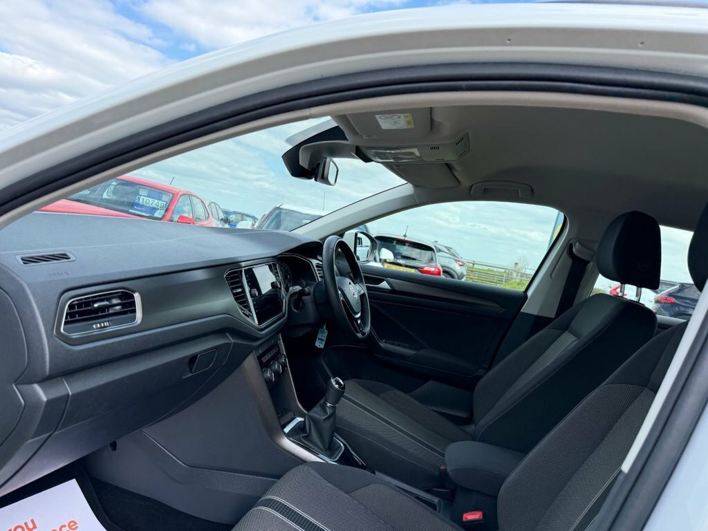 Volkswagen T-Roc 1L Se DF18JHH White #4