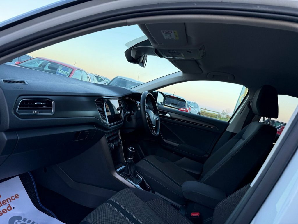 Volkswagen T-Roc 1.5L Design VN68VDT White #4