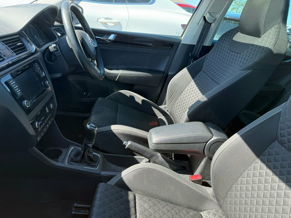 Skoda Rapid Spaceback 1L Se Sport FP18JBX White #4