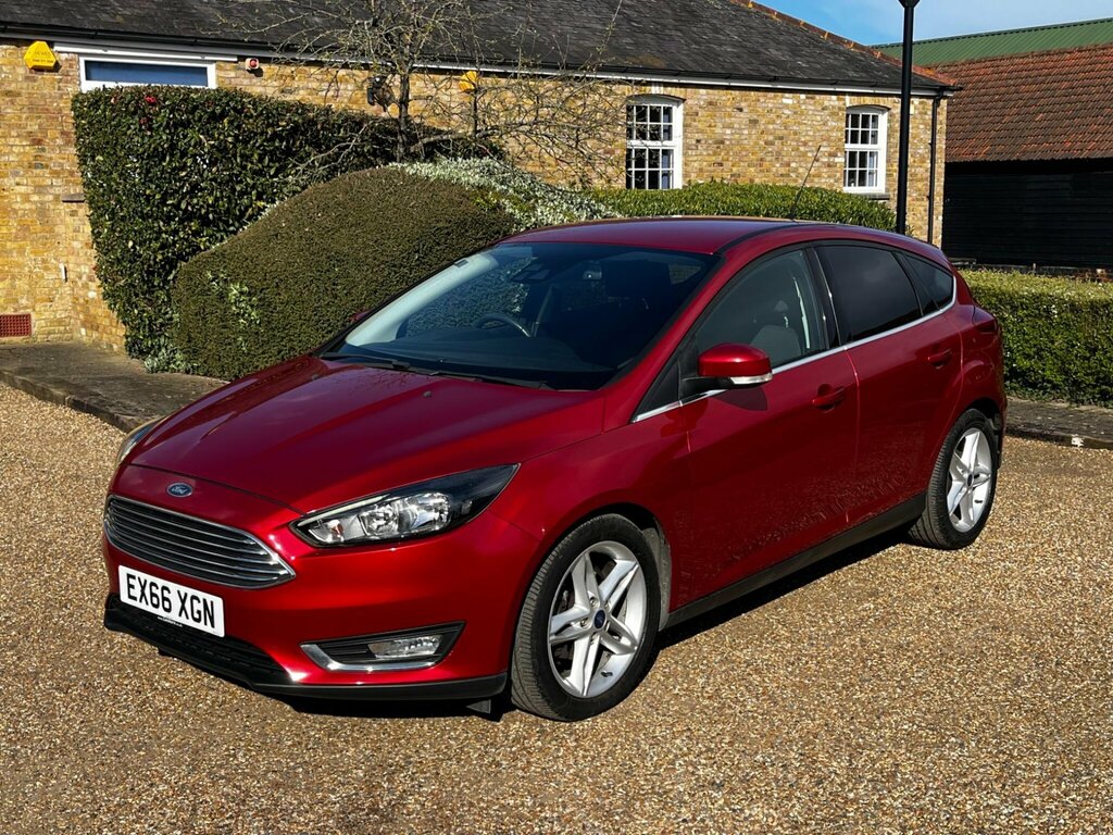 Ford Focus 1.0T Ecoboost Titanium Hatchback E Red