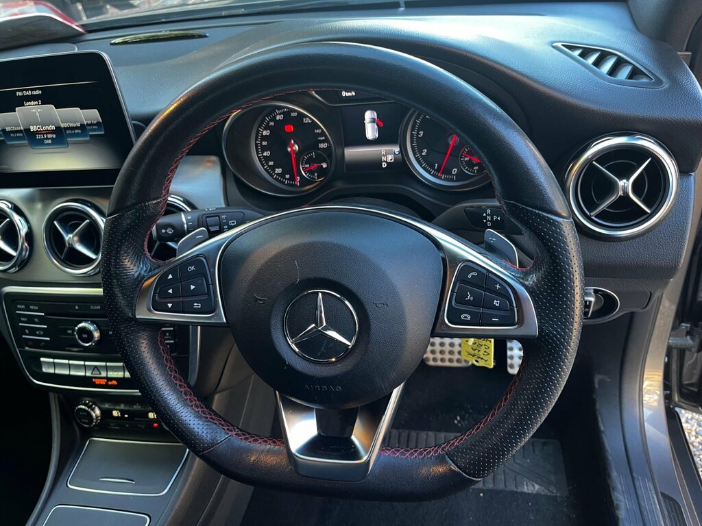 Mercedes-Benz GLA Class 1.6 Gla200 Amg Line Premium Suv 7G-dc WF19YME #2