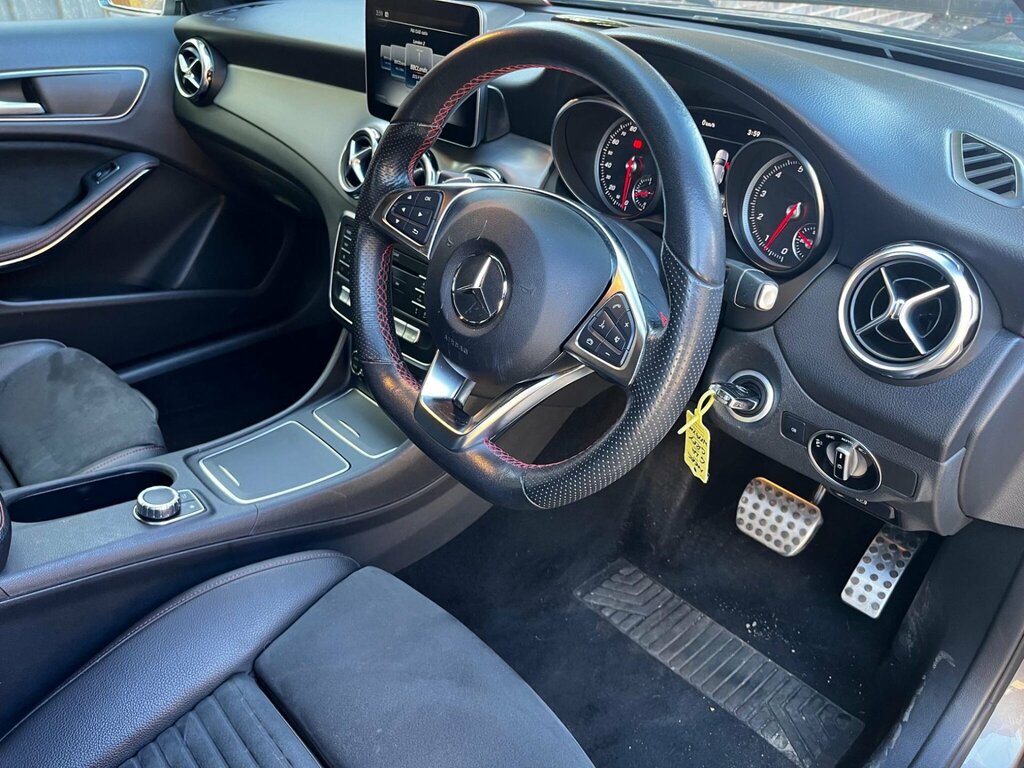 Mercedes-Benz GLA Class 1.6 Gla200 Amg Line Premium Suv 7G-dc WF19YME #4