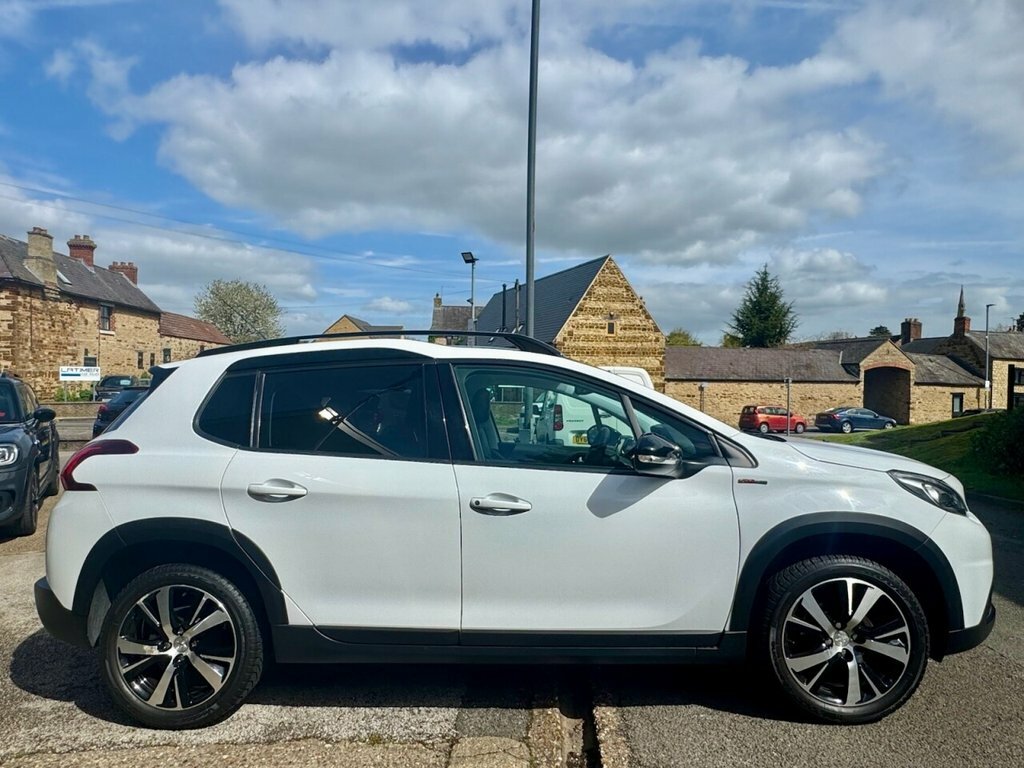 Peugeot 2008 1.6L Gt Line White #4