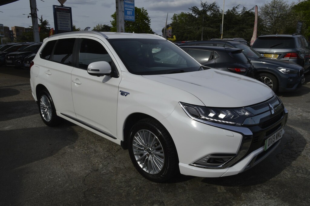 Mitsubishi Outlander Suv 2.4 H Twinmotor 13.8Kwh 4H 2019 White