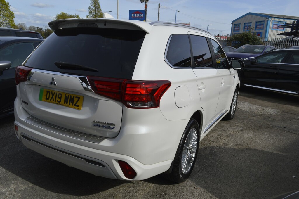 Mitsubishi Outlander Suv 2.4 H Twinmotor 13.8Kwh 4H 2019 DX19WMZ White #2