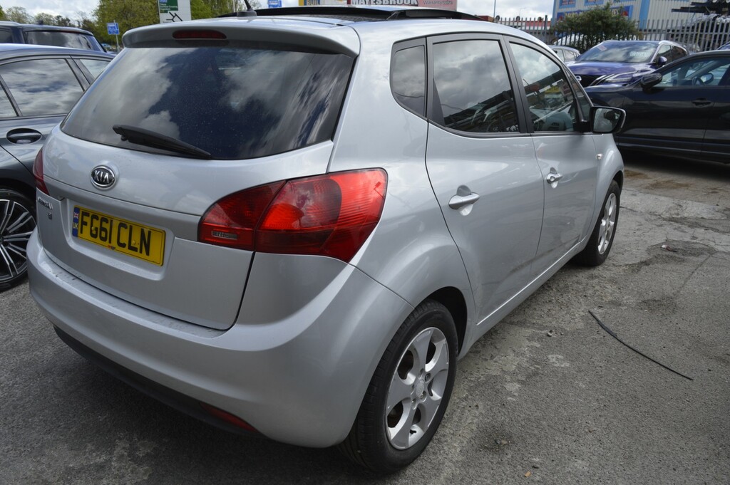 Kia Venga Mpv 1.6 3 2011 Silver #2