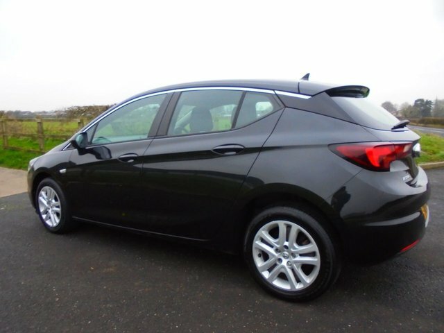 Vauxhall Astra 1.6 Cdti Ecotec Blueinjection Tech Line Hatchback FN16BTO Black #2