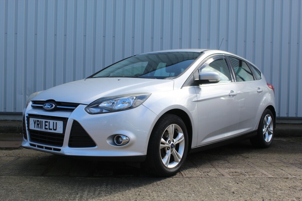 Ford Focus Hatchback 1.6 Zetec 2011 YR11ELU Silver #2