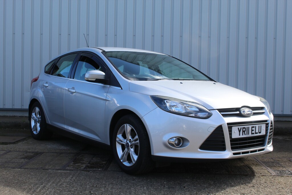 Ford Focus Hatchback 1.6 Zetec 2011 Silver