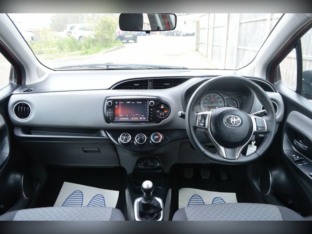 Toyota Yaris 1.0 Vvt-i Icon Euro 6 Red #2