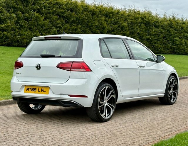 Volkswagen Golf 1.6 Tdi Se Nav MT68LVL White #3