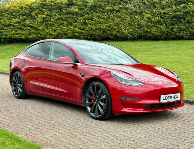 Tesla Model 3 Dual Motor Performance Saloon Red