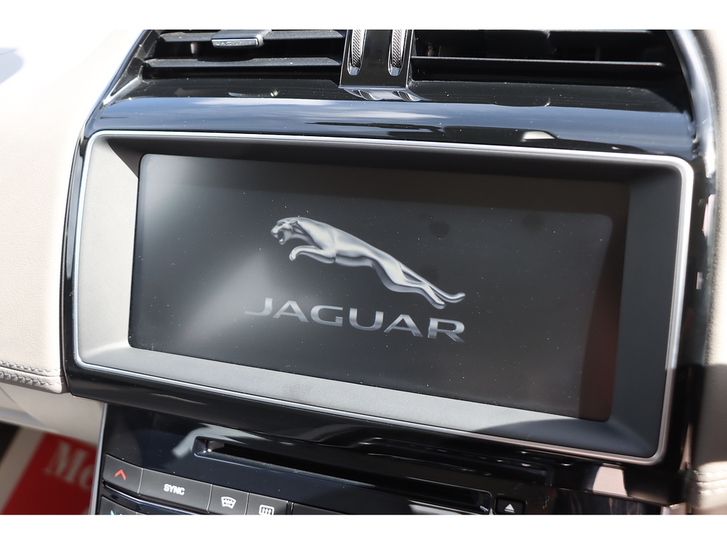 Jaguar XE I Portfolio GN18ZTY Silver #2